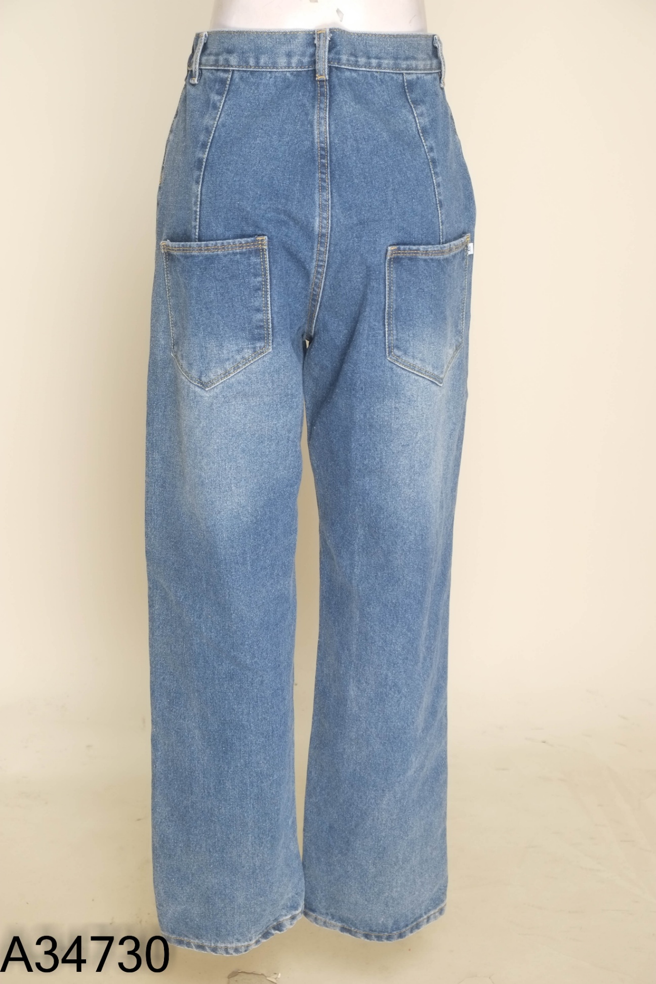 Quần jeans xanh ống suông