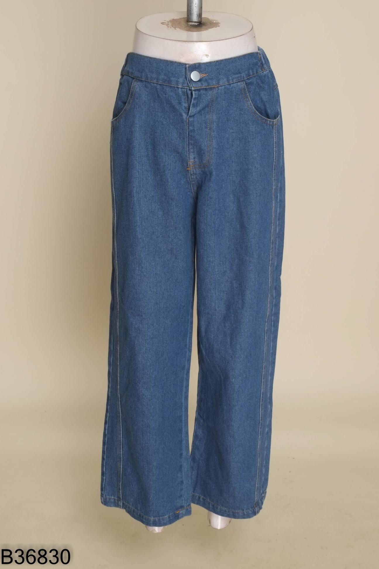 Quần jeans xanh ống suông