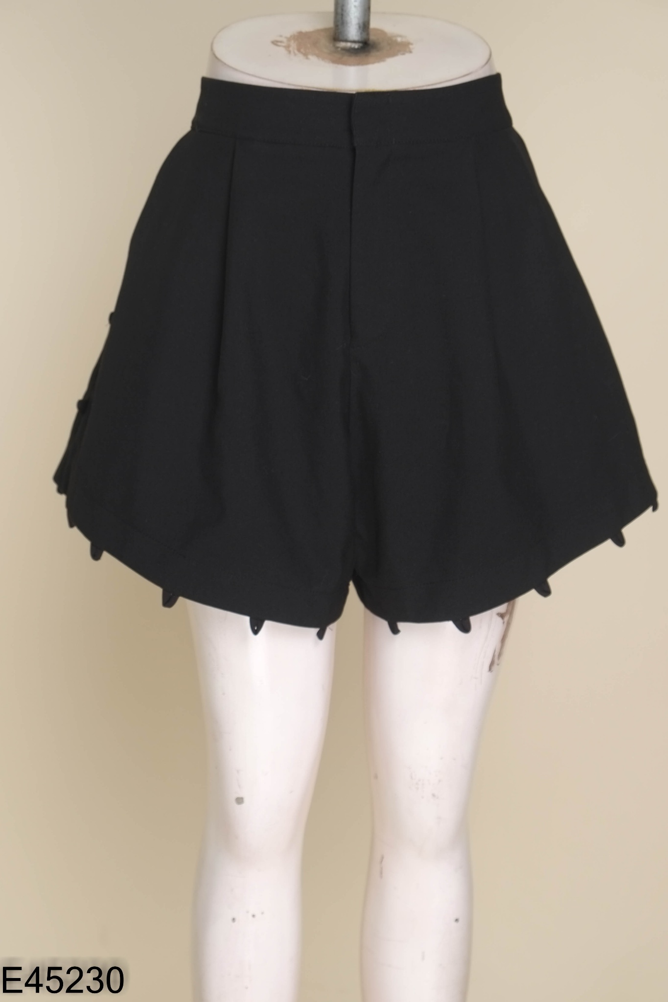 Quần shorts TU BY CATU đen viền