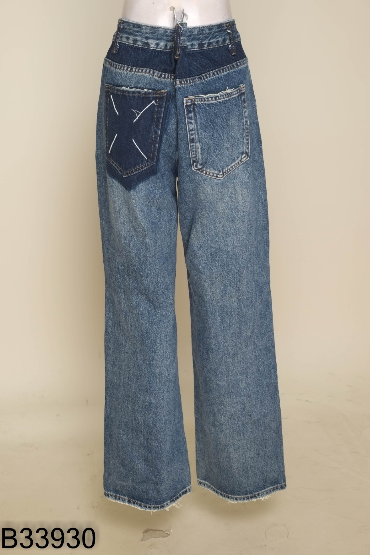 Quần jeans xanh dáng suông