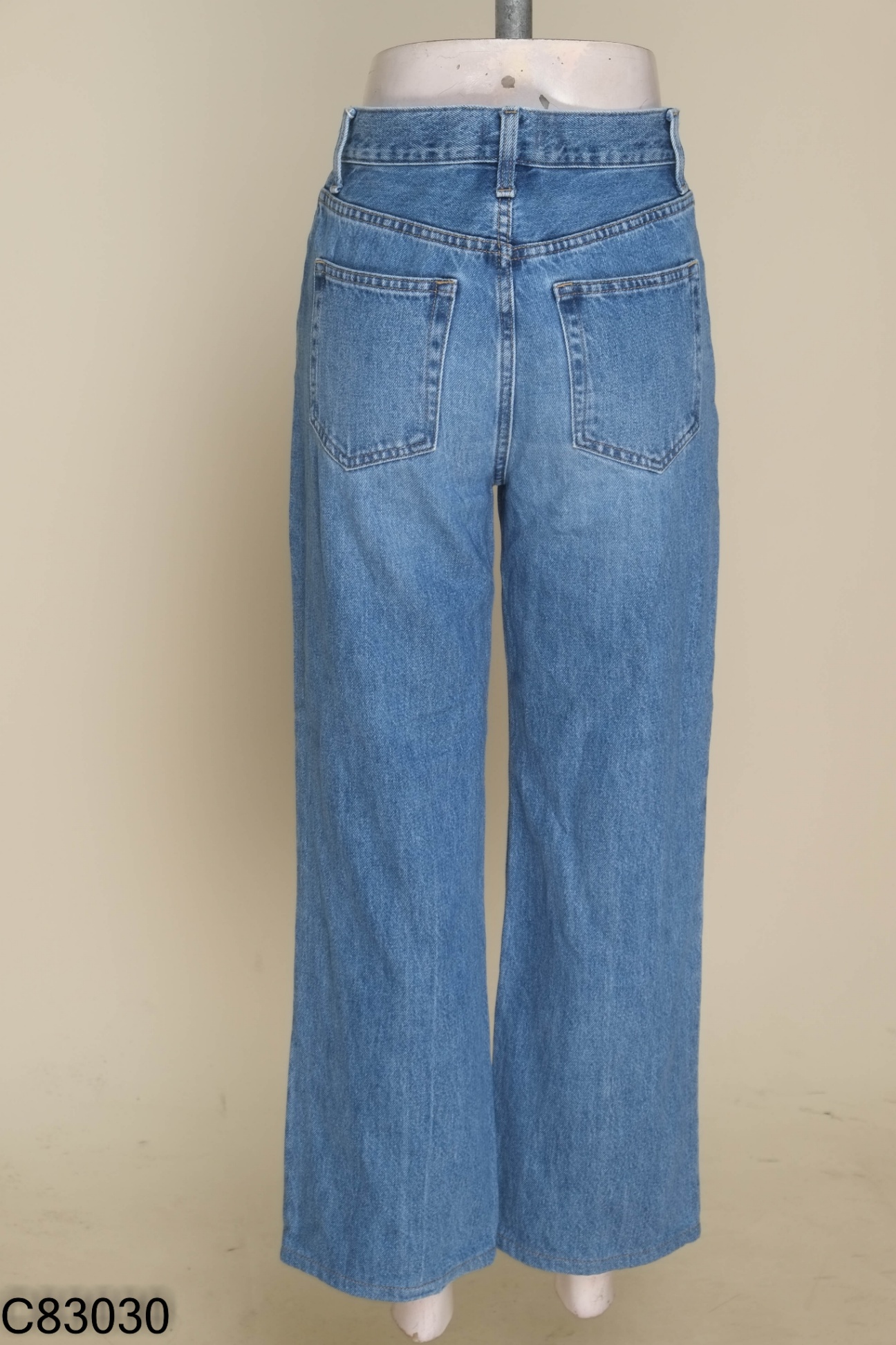 Quần jeans UNIQLO xanh trơn