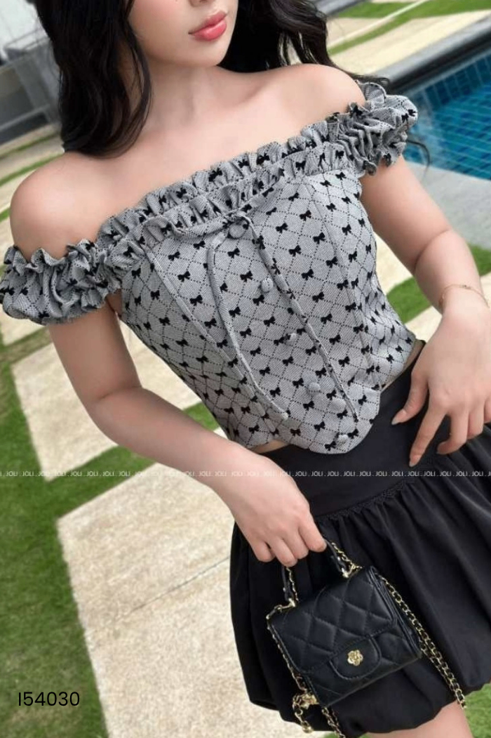 Áo be viền bèo họa tiết now