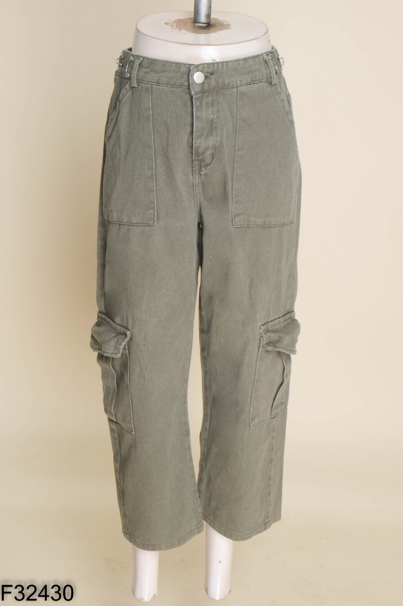 Quần kaki xanh rêu