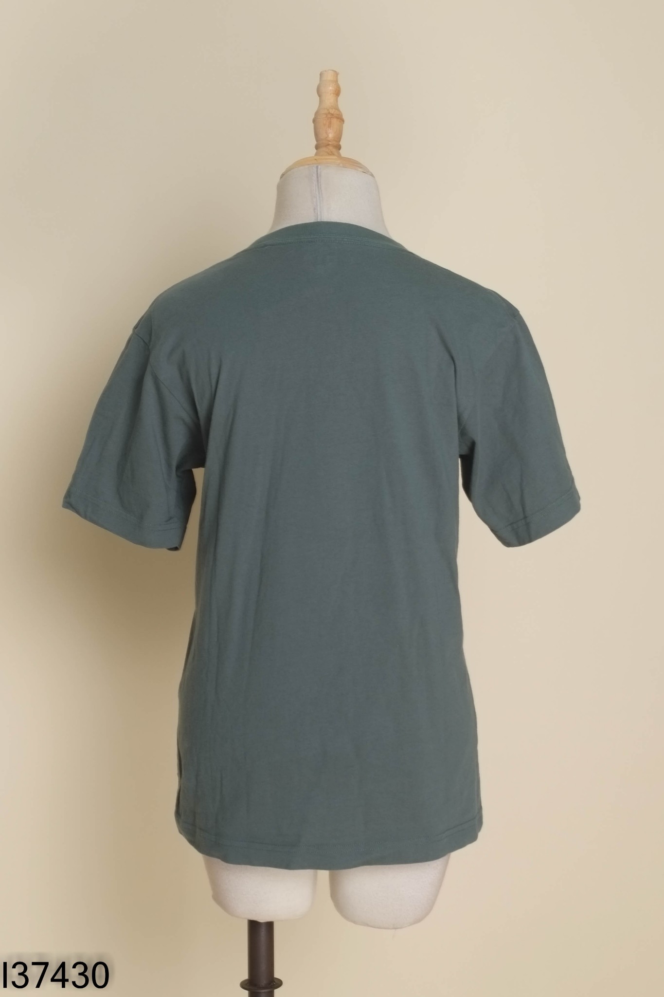 Áo xanh UNIQLO in hình Mickey