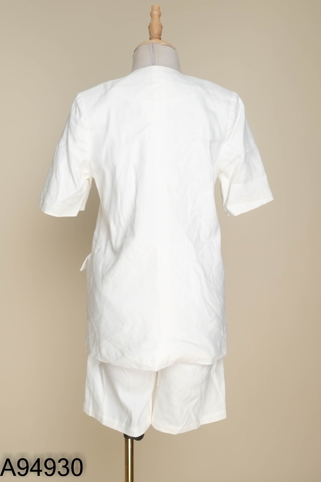 Set Áo trắng phối cúc + quần shorts lửng