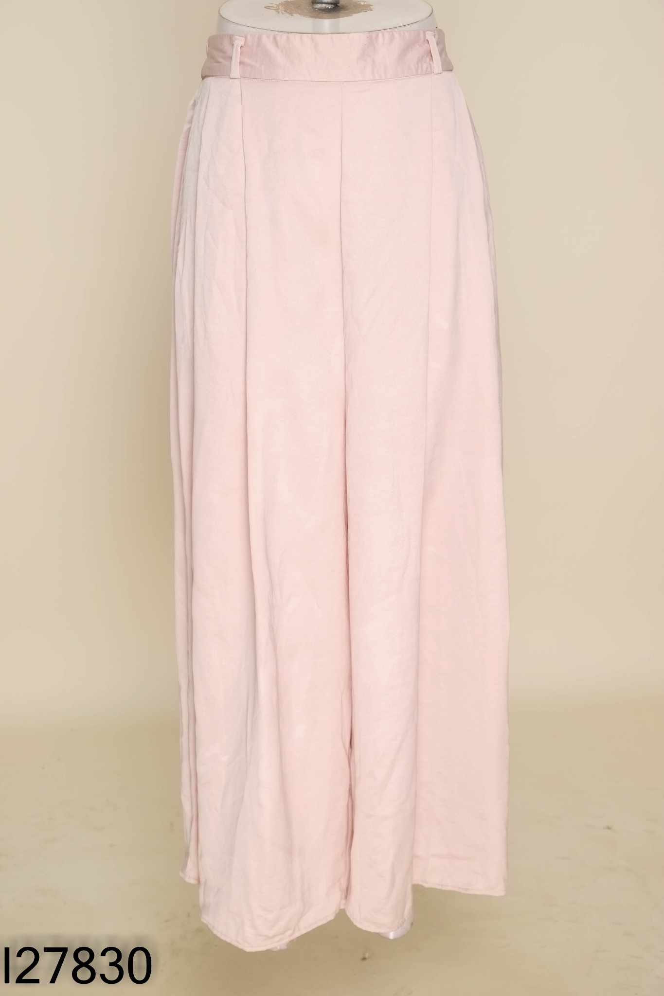 Quần GU culottes lụa be