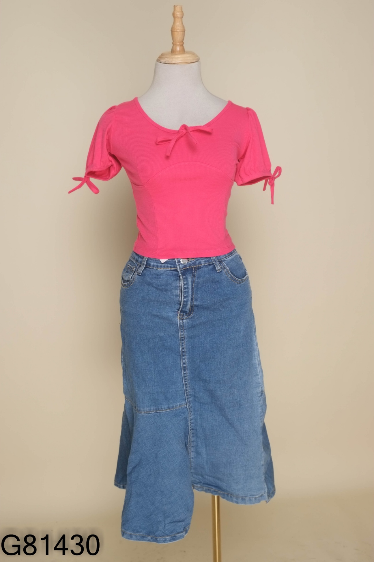 Set Áo hồng + chân váy jean xanh