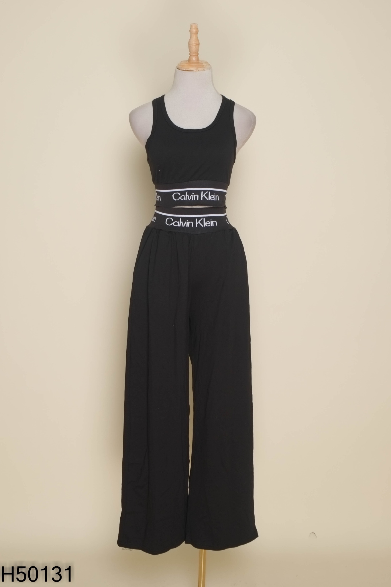 Set đen phối chữ áo kiểu + quần culottes