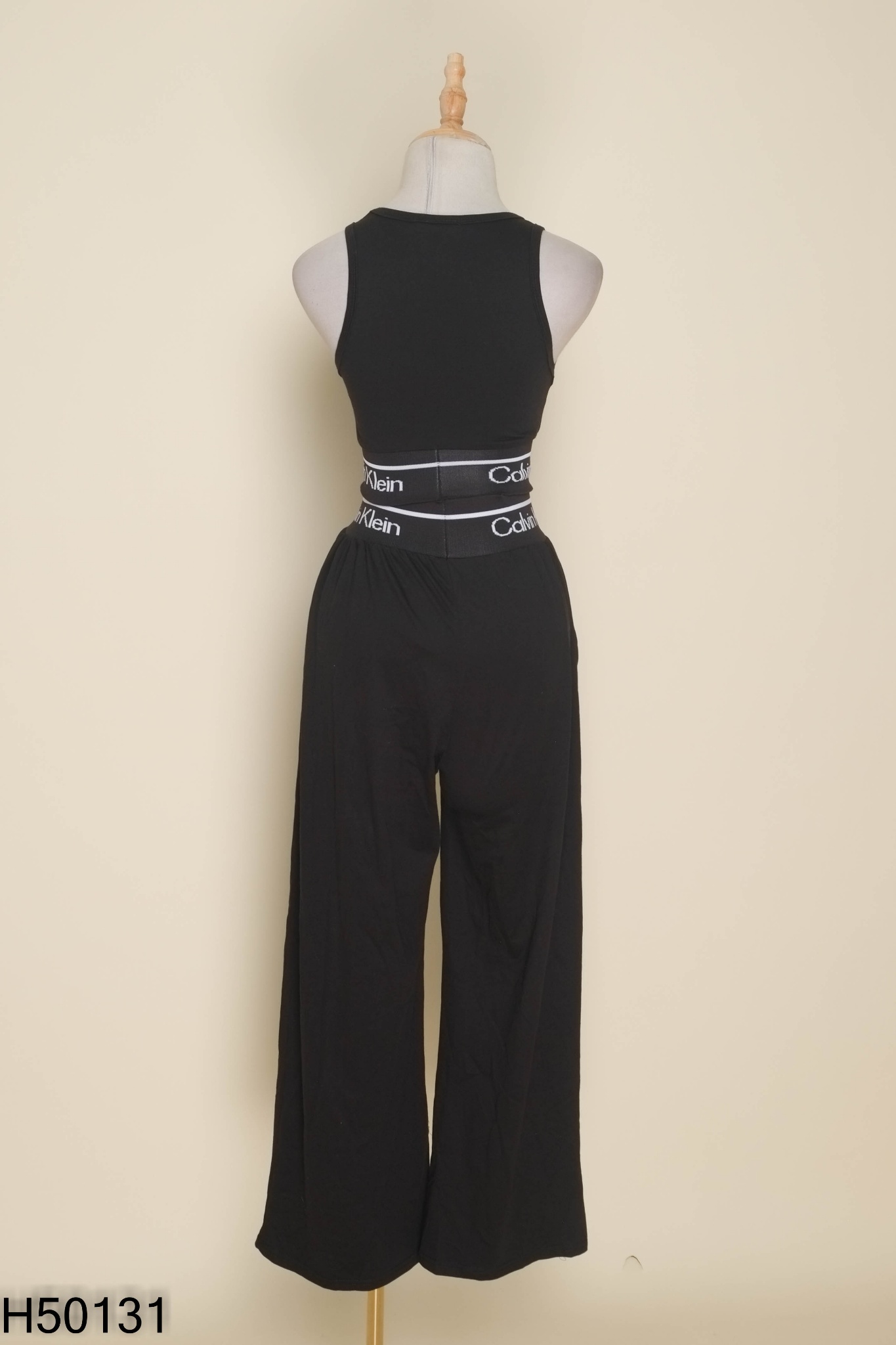 Set đen phối chữ áo kiểu + quần culottes