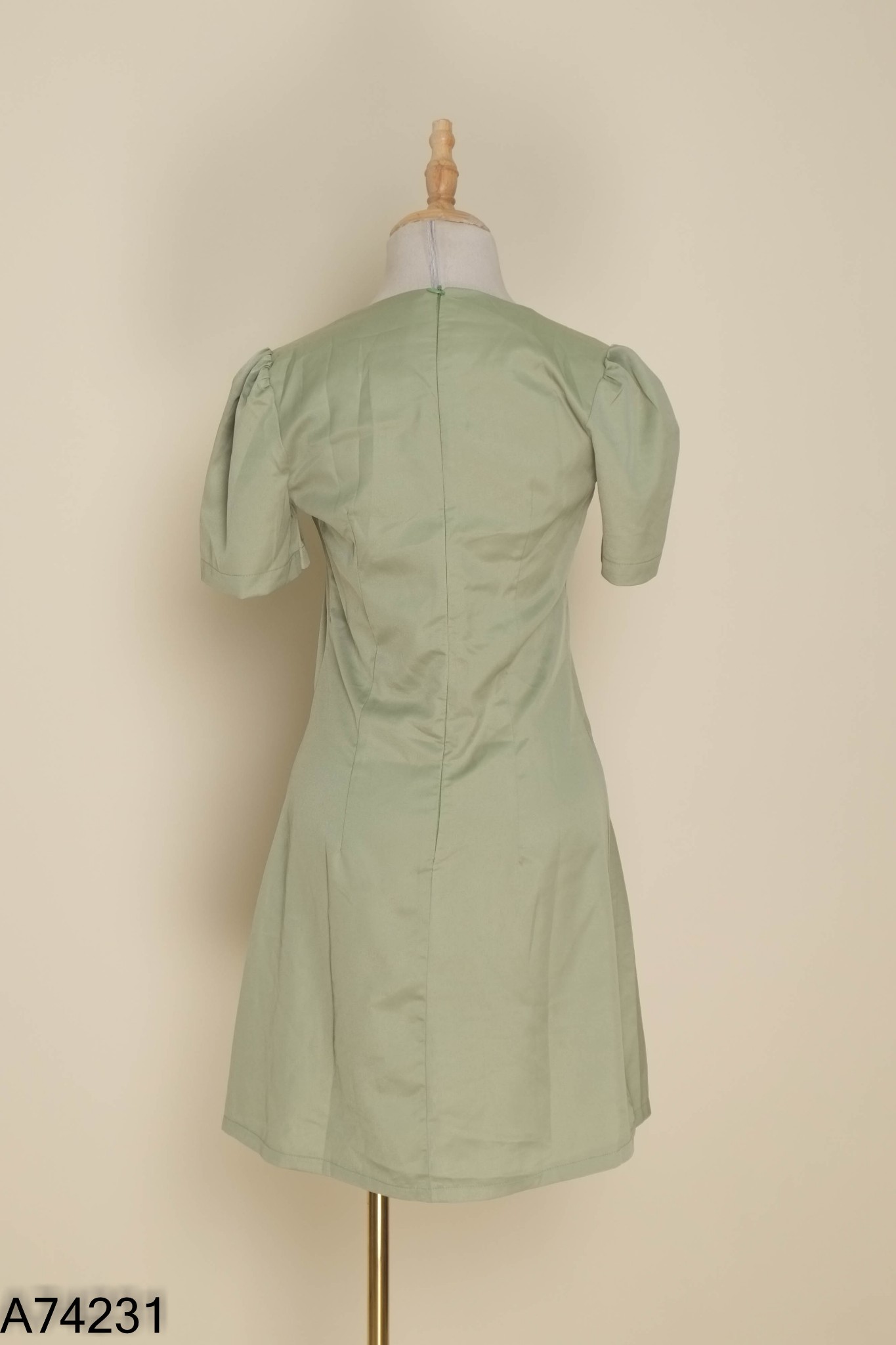Váy BLUE-CHIC xanh lá cổ vuông