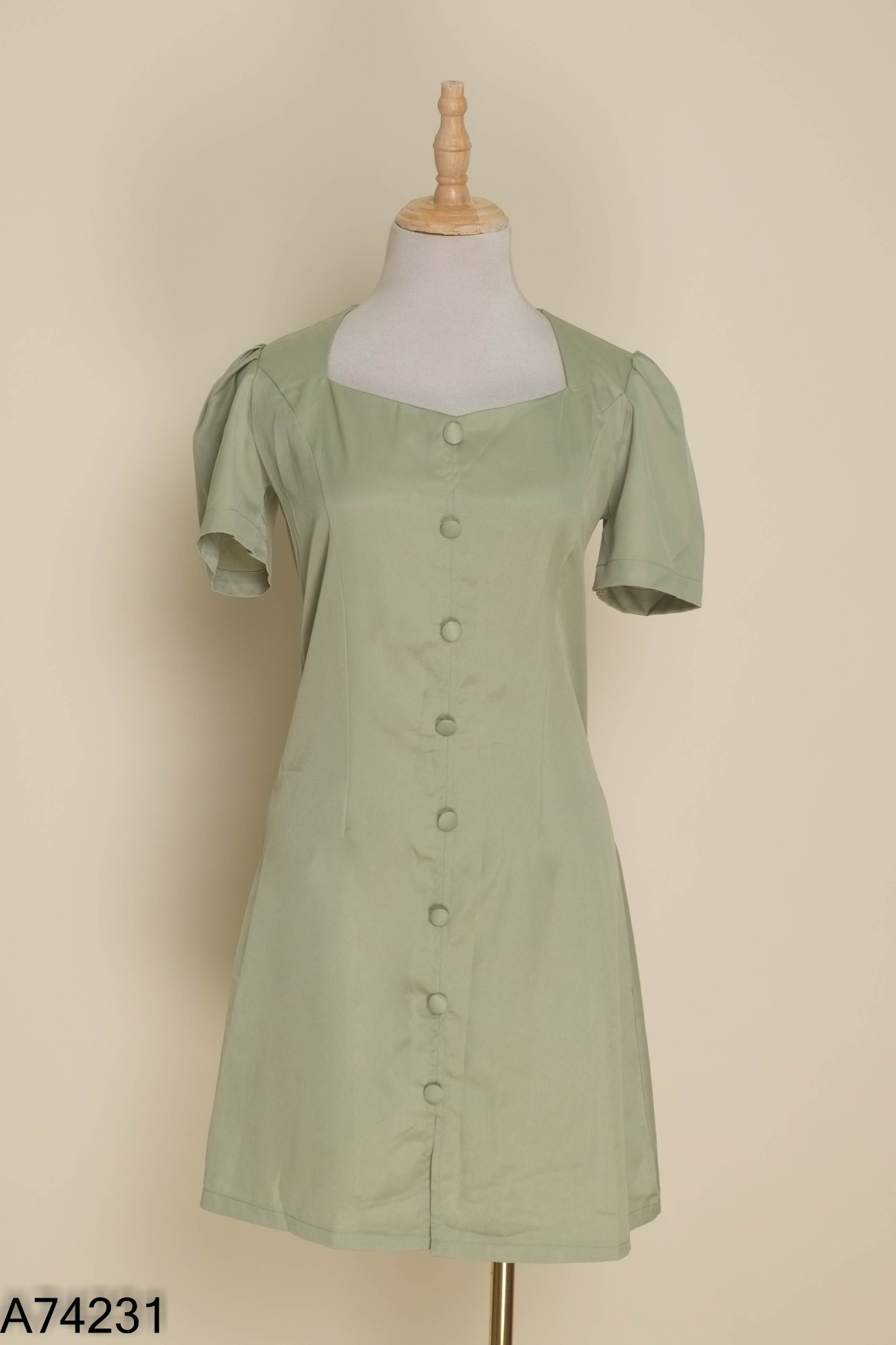 Váy BLUE-CHIC xanh lá cổ vuông