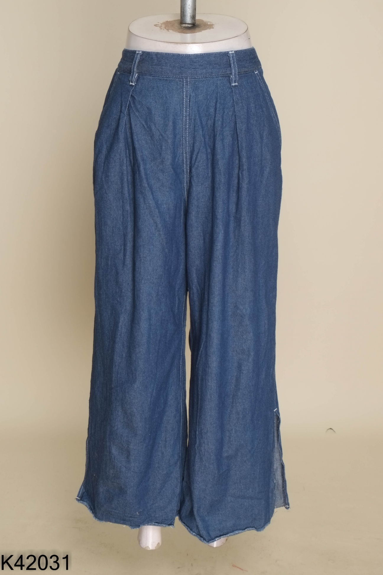 Quần jeans xanh xẻ gấu (jeans mềm)