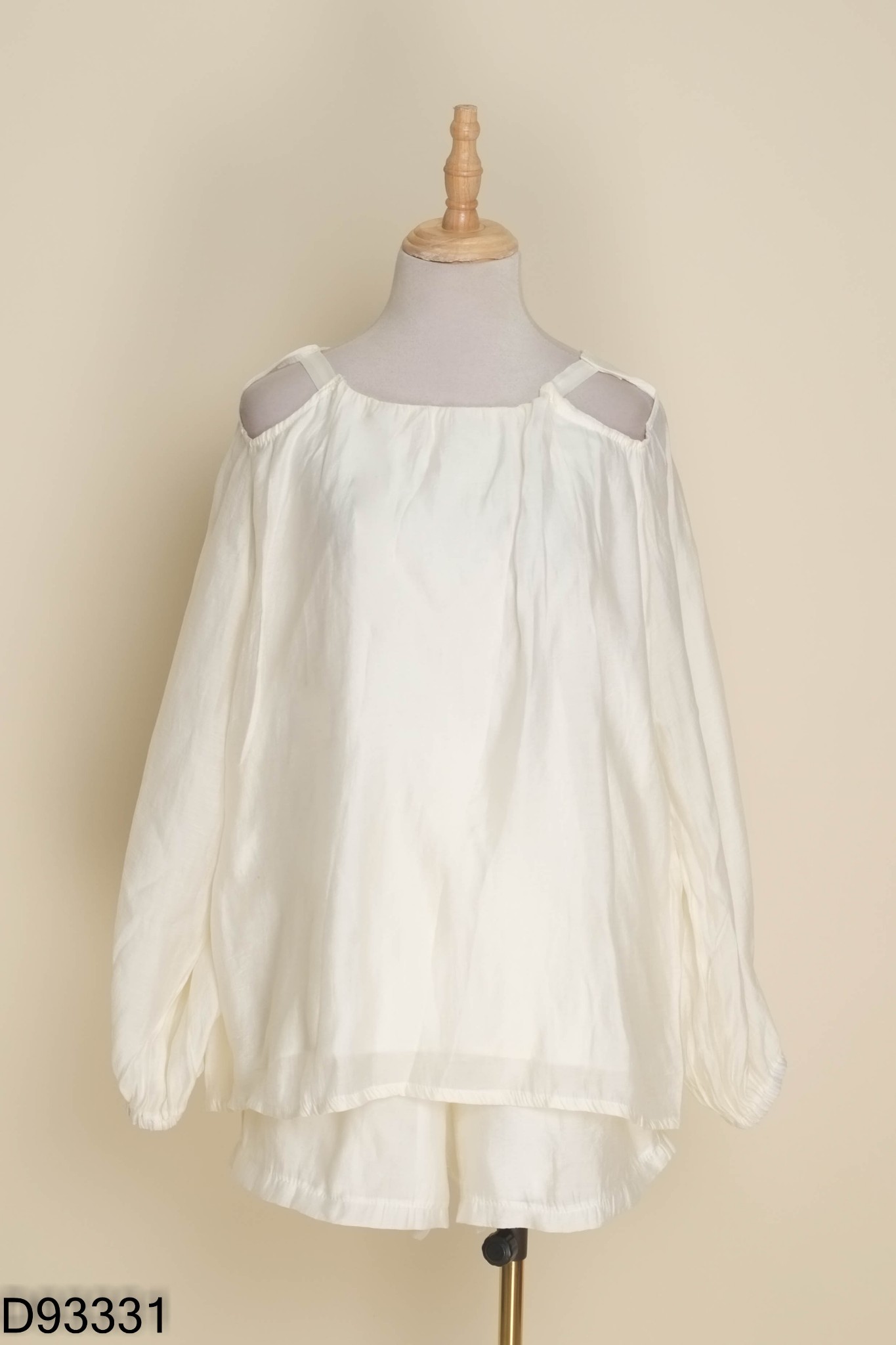Set Áo tơ be khoét vai + quần shorts