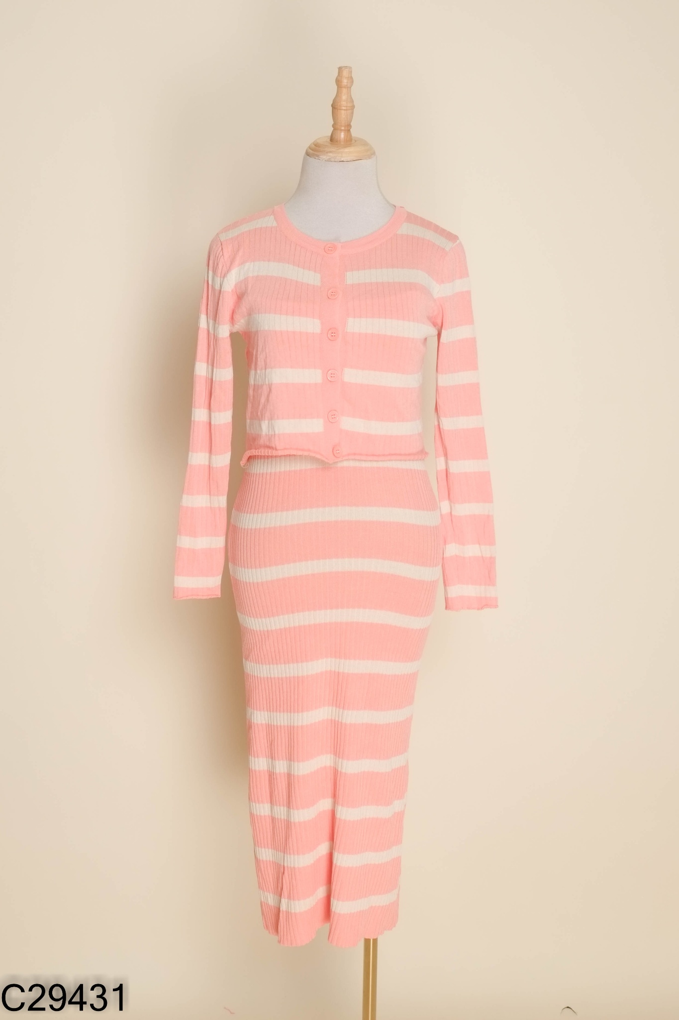 SET Len hồng kẻ be cardigan + váy 2s