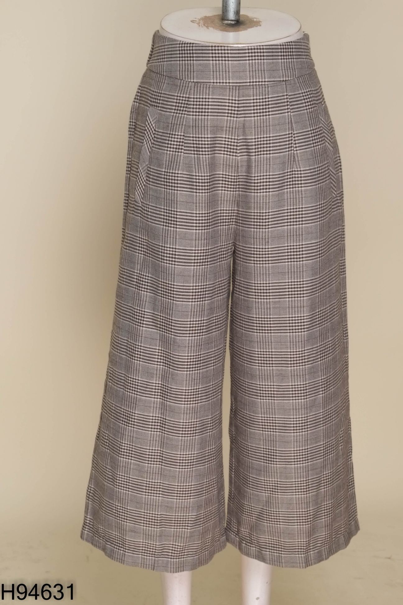 Quần culottes be kẻ caro