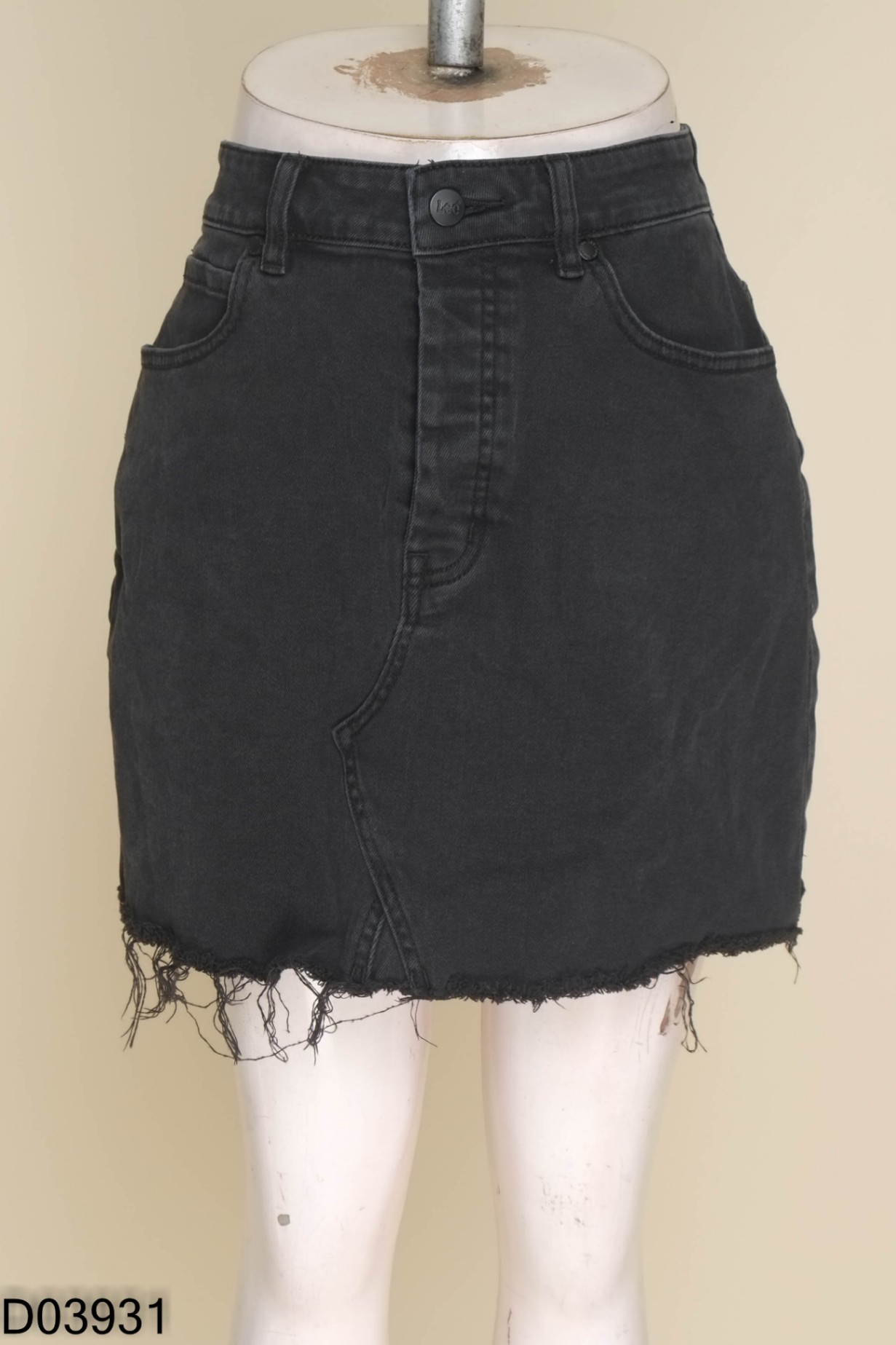 Chân váy jeans LEE đen phối cúc