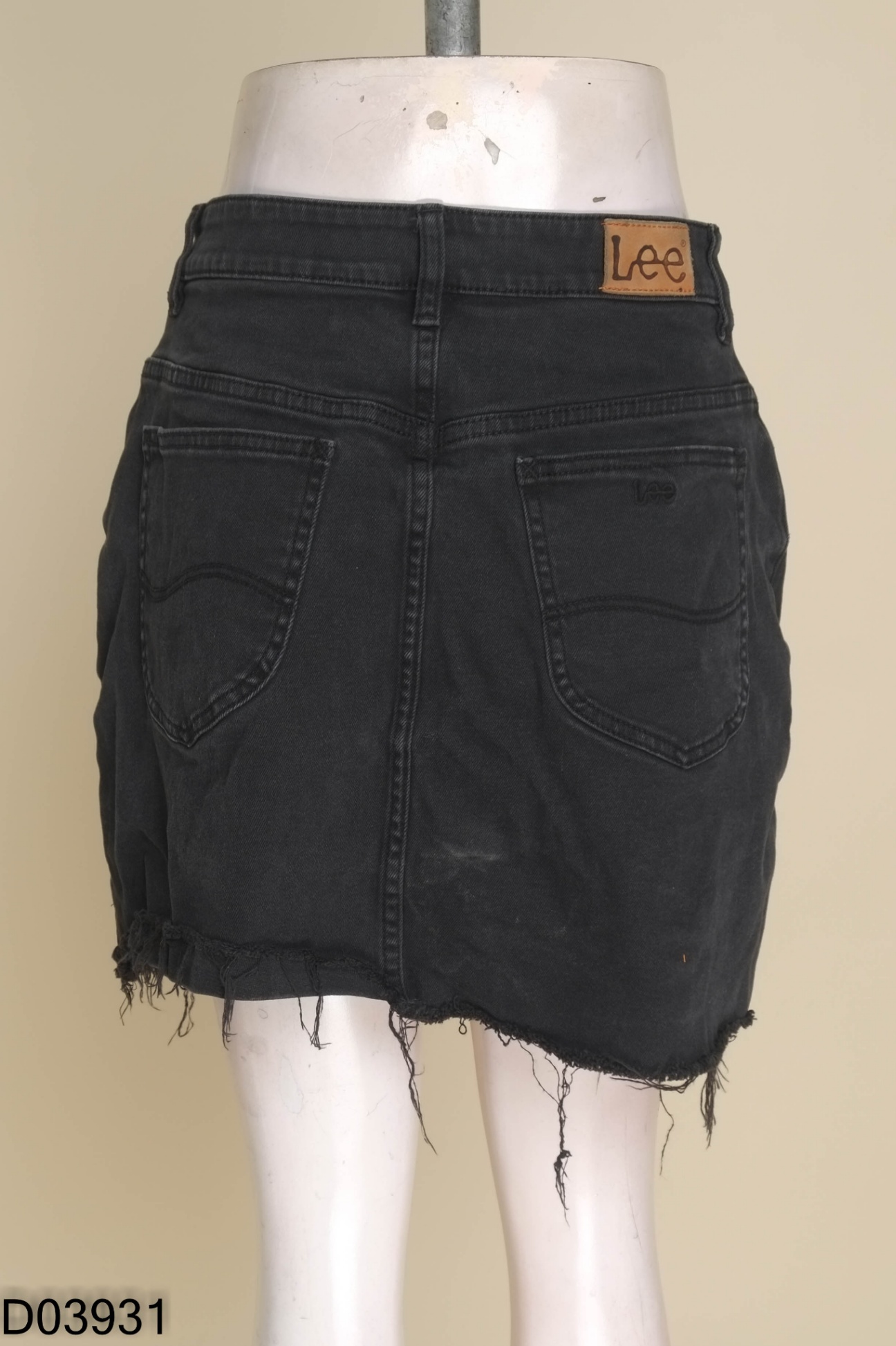 Chân váy jeans LEE đen phối cúc