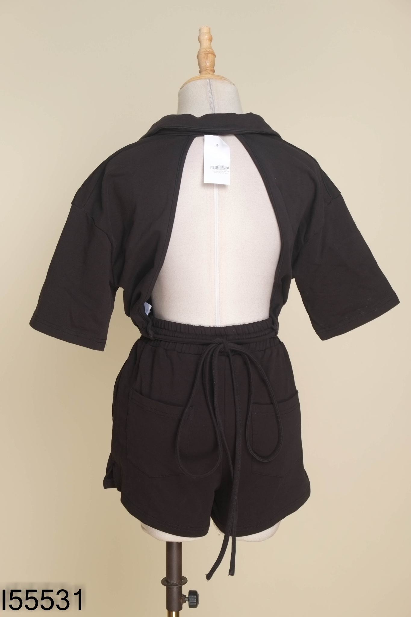 Set đen thêu chữ trắng áo kiểu + quần shorts