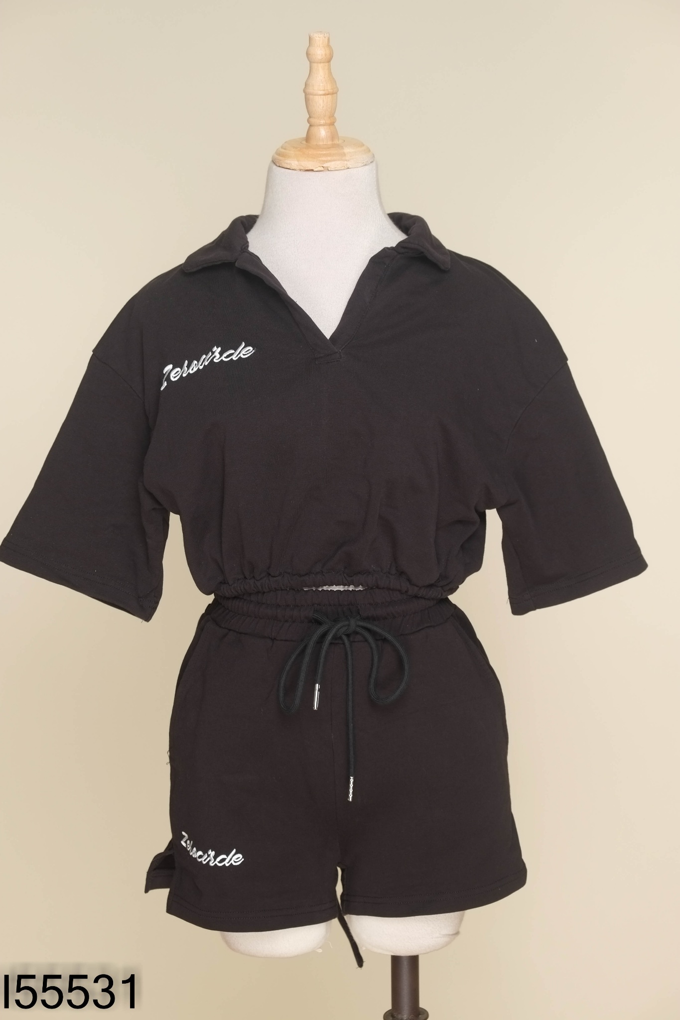 Set đen thêu chữ trắng áo kiểu + quần shorts