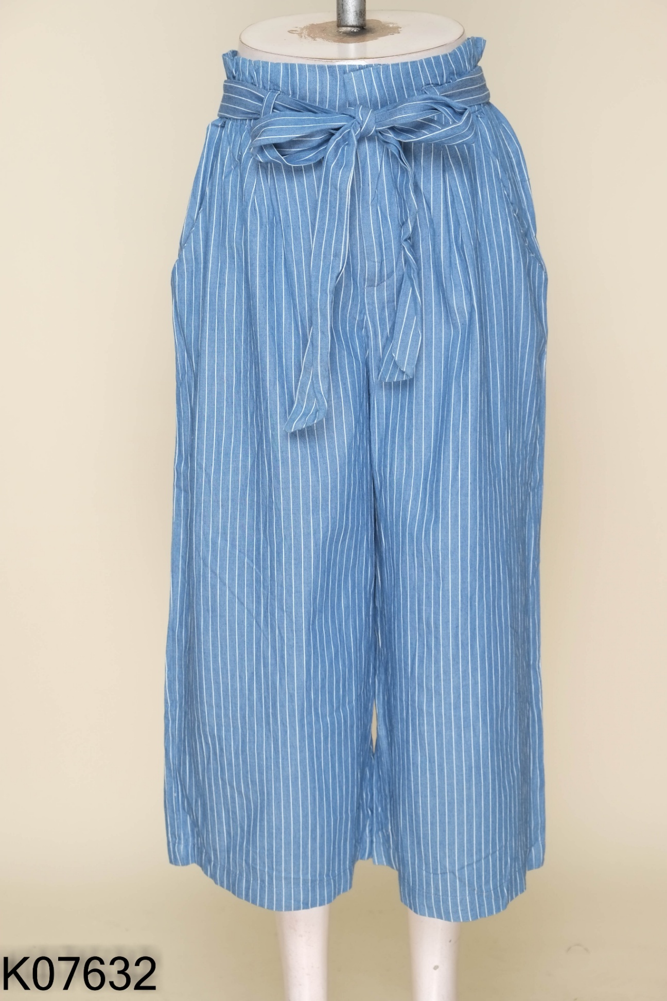 Quần FOREVER 21 xanh sọc