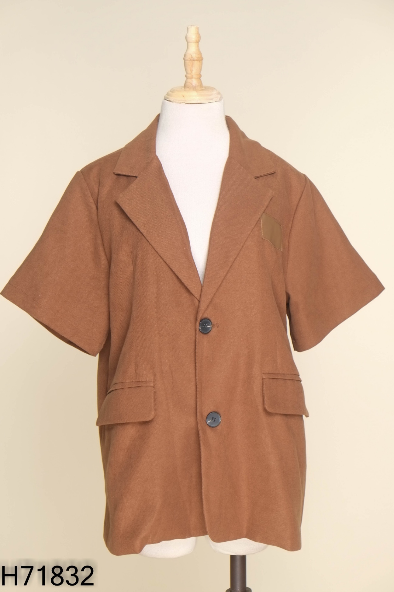 Áo cổ vest nâu nhung tăm