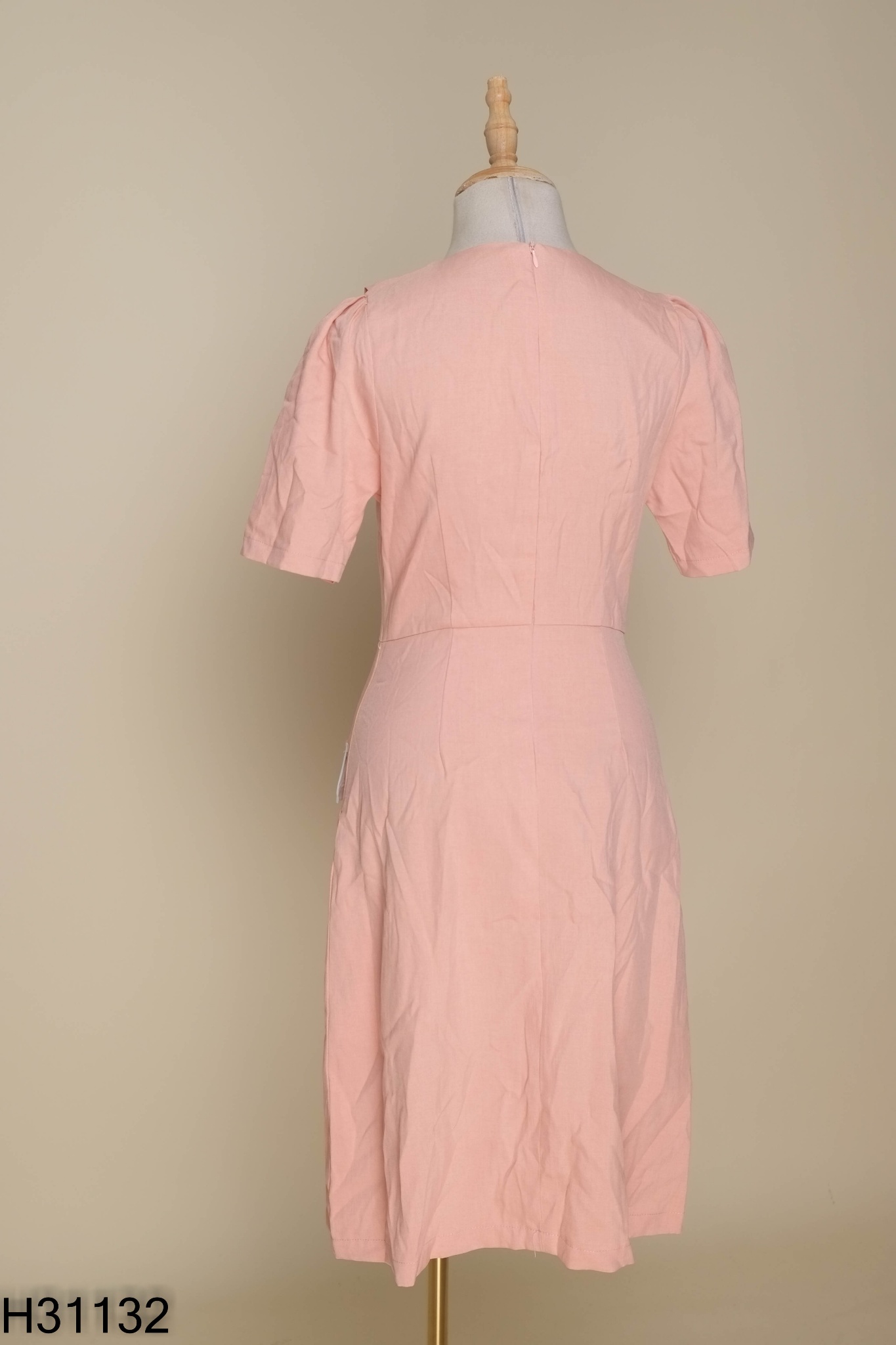 Váy hồng viền trắng