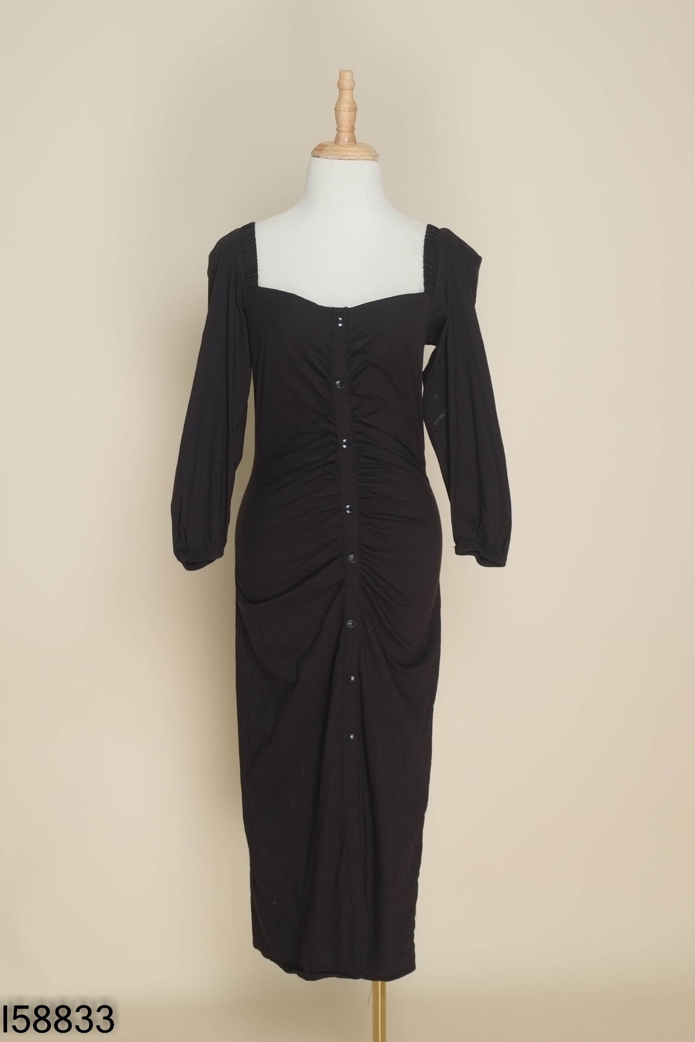 Váy RESERVED cổ vuông đen