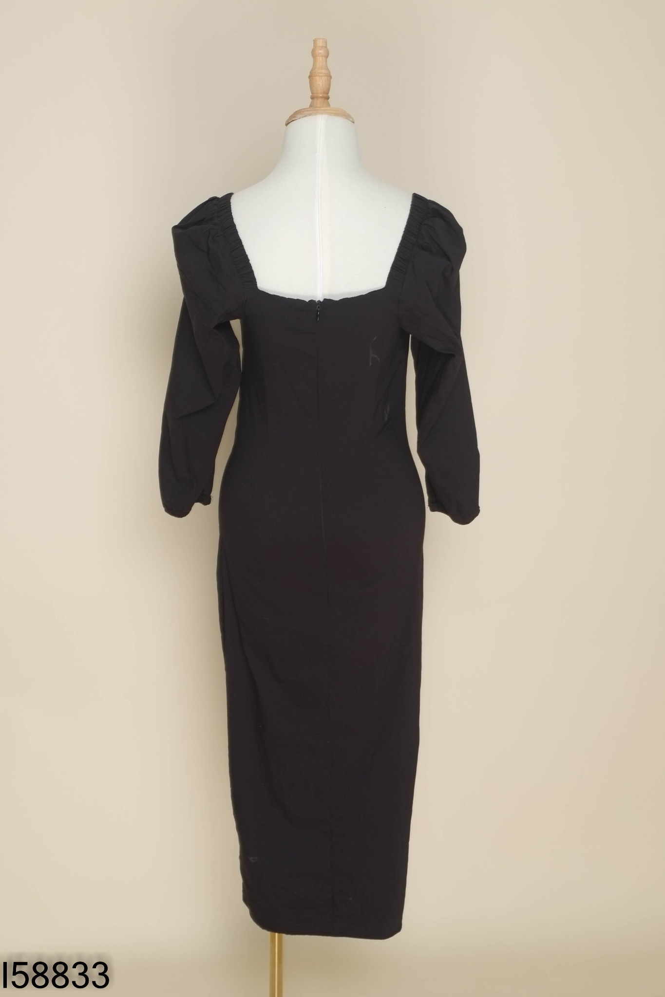 Váy RESERVED cổ vuông đen