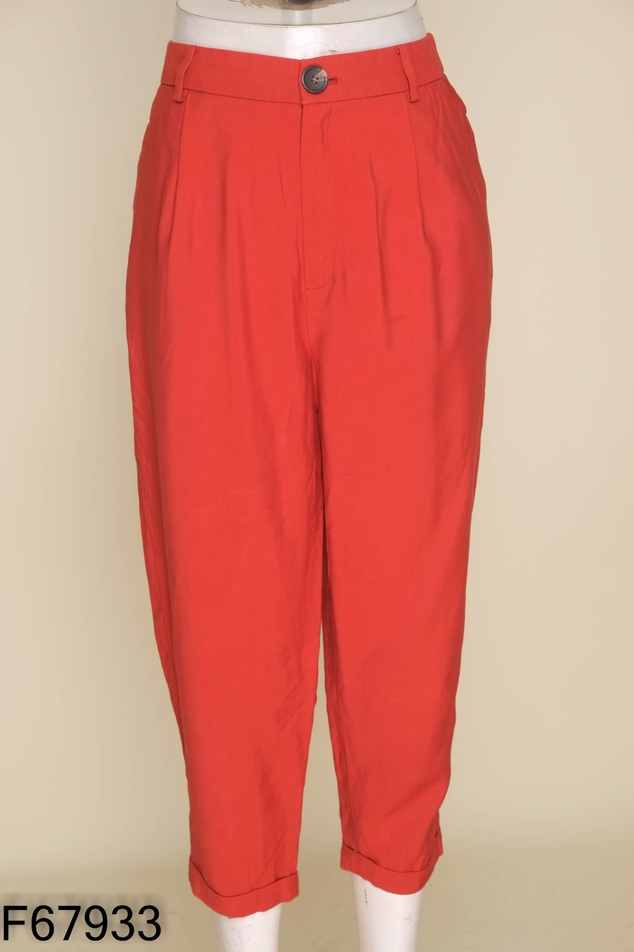 Quần ADORE DRESS đỏ cúc đen