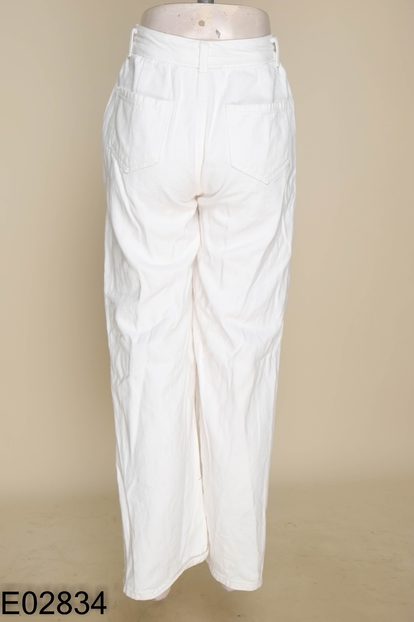 Quần jeans trắng rách