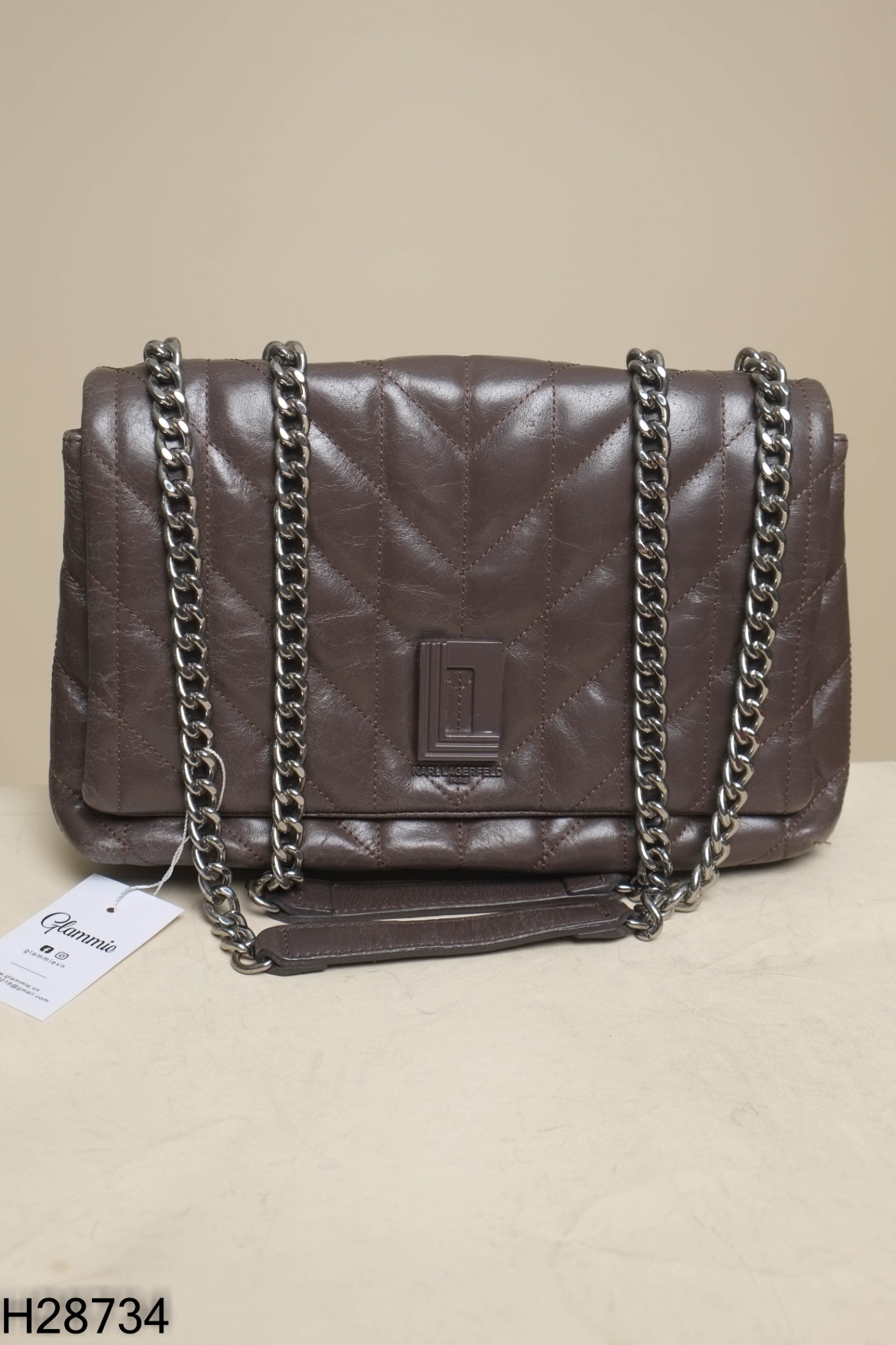 Túi xám quai xích trần trám