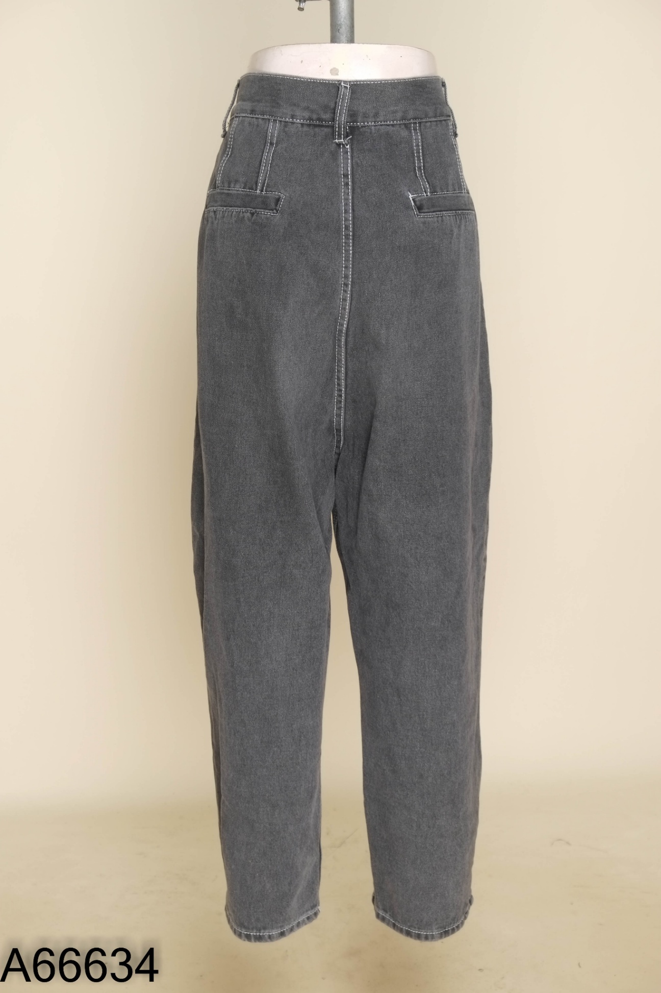 Quần jeans xám ống suông