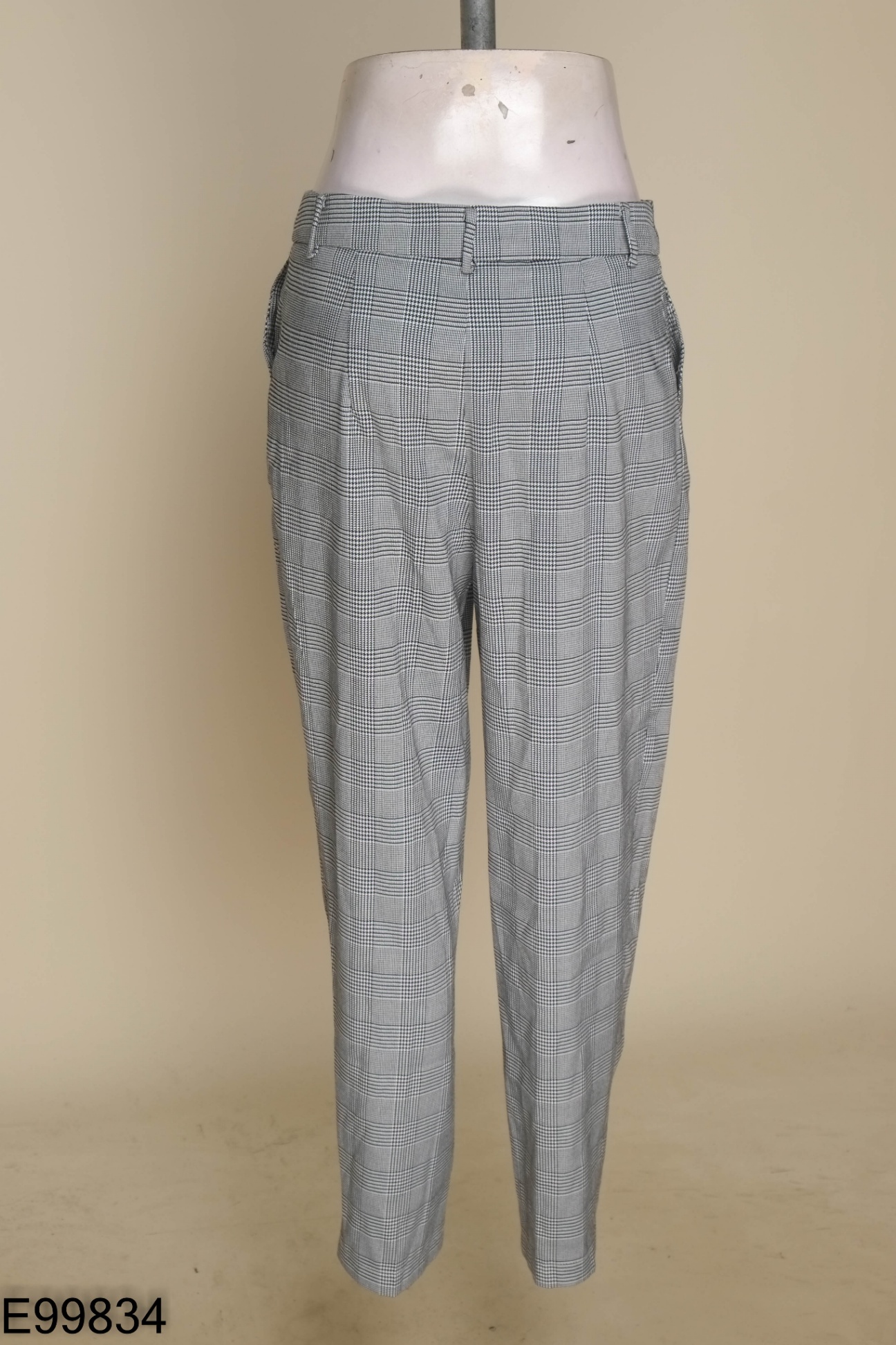 Quần ADORE DRESS xám kẻ