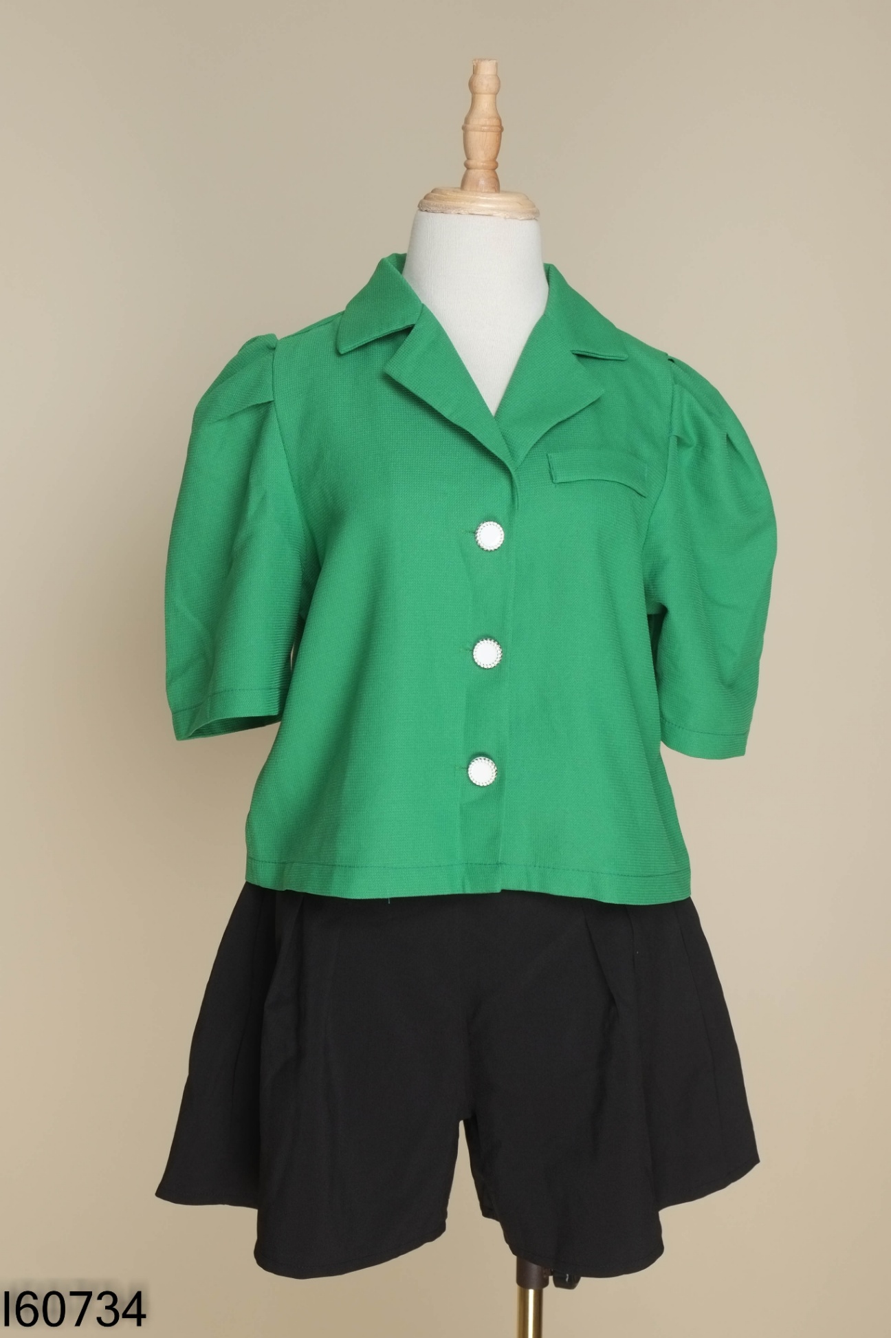SET Áo xanh lá phối cúc + quần shorts