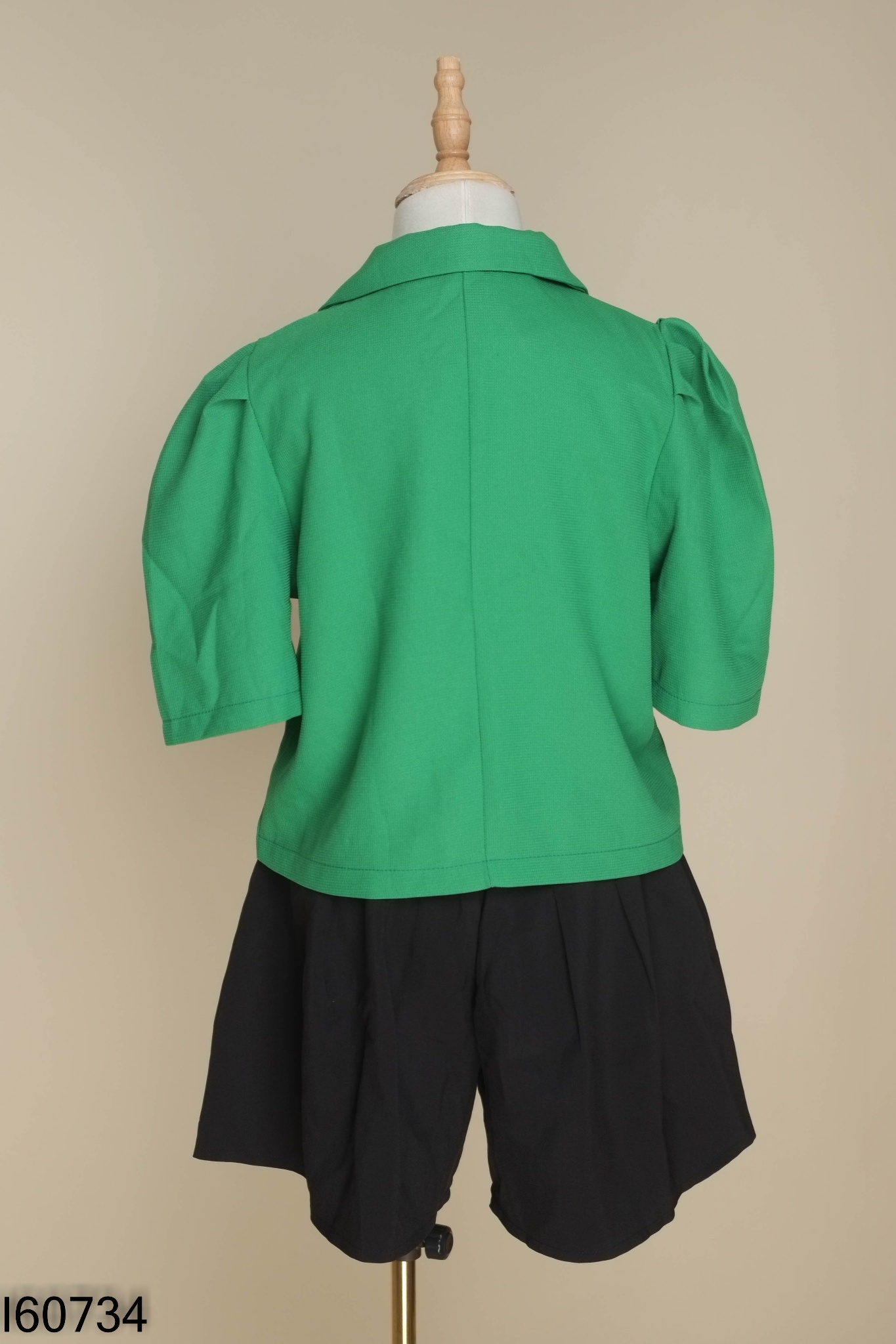 SET Áo xanh lá phối cúc + quần shorts