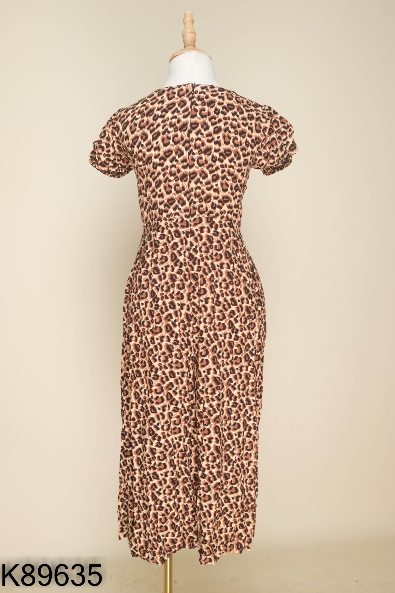 Jumpsuits be họa tiết báo đốm