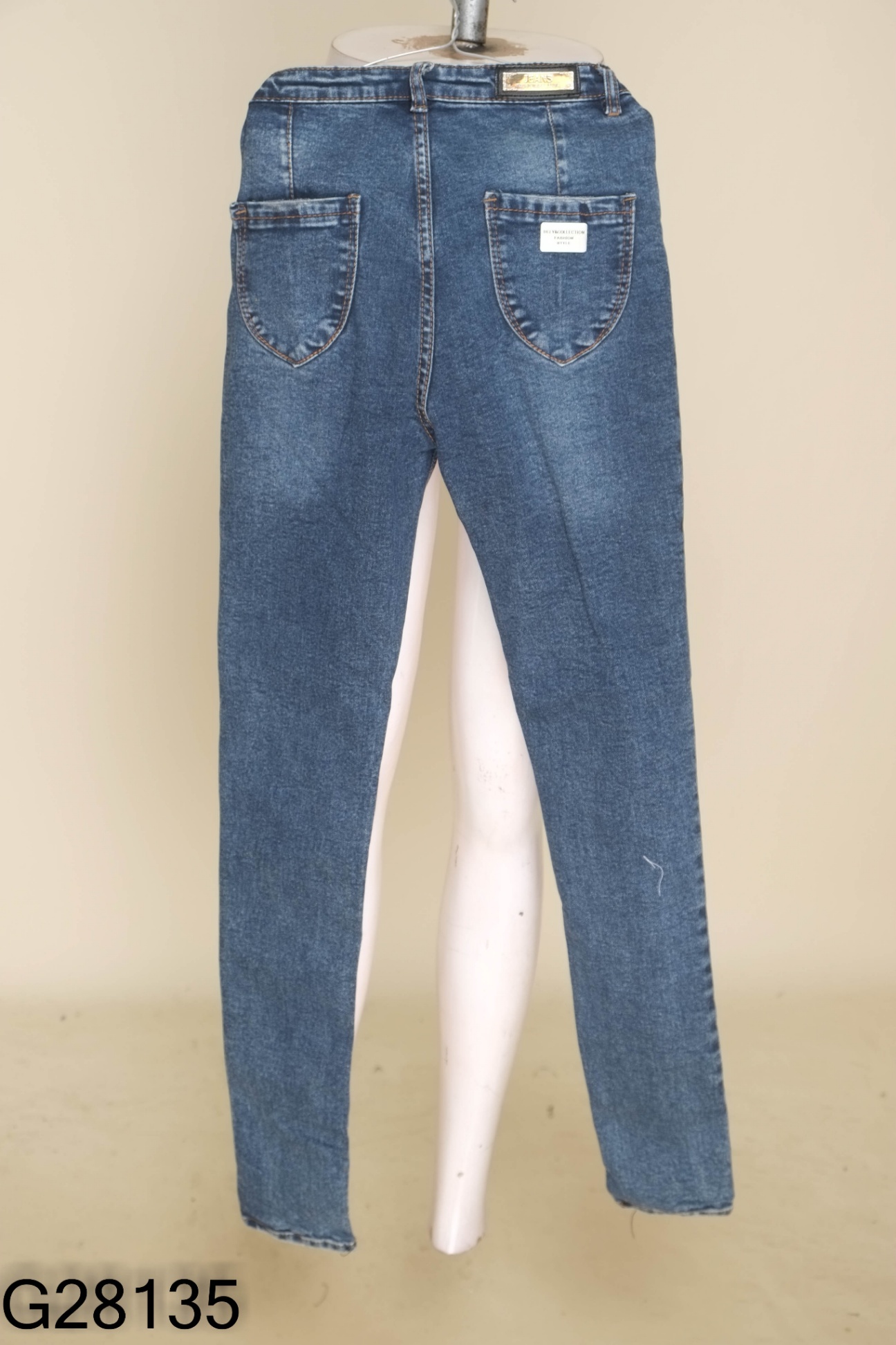 Quần jeans xanh đậm