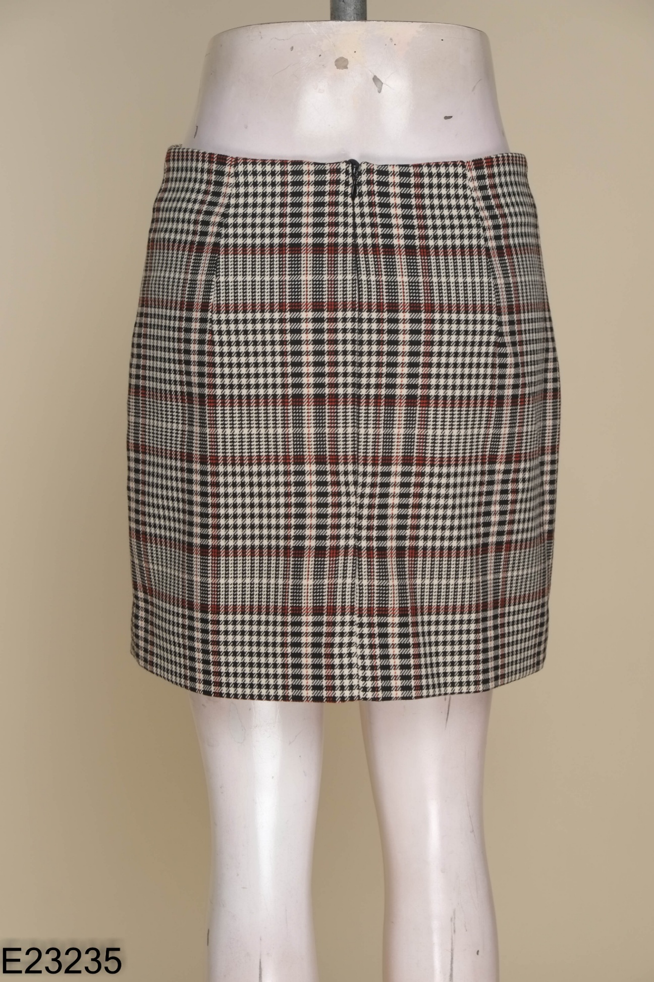 Chân váy HM be kẻ