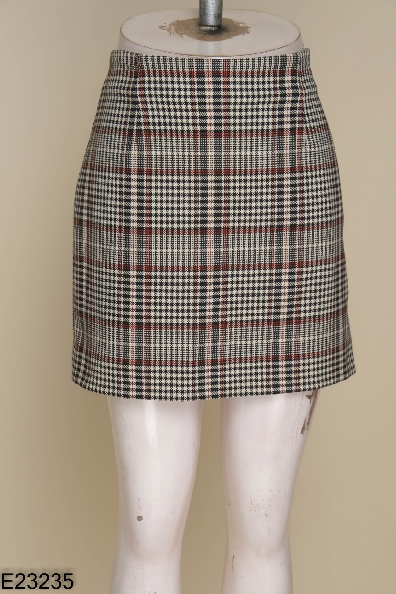 Chân váy HM be kẻ