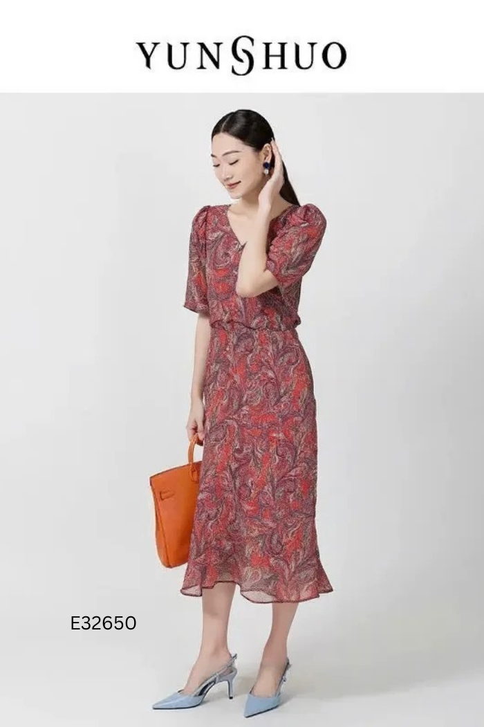 Váy dài đỏ họa tiết