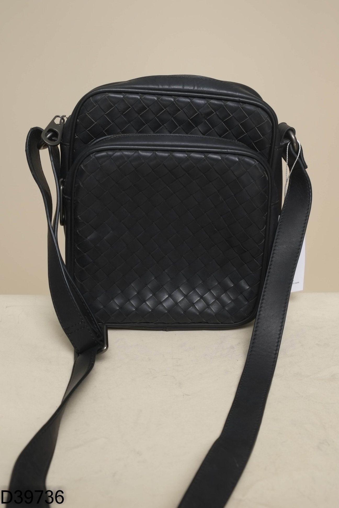 Túi đeo chéo đen đan