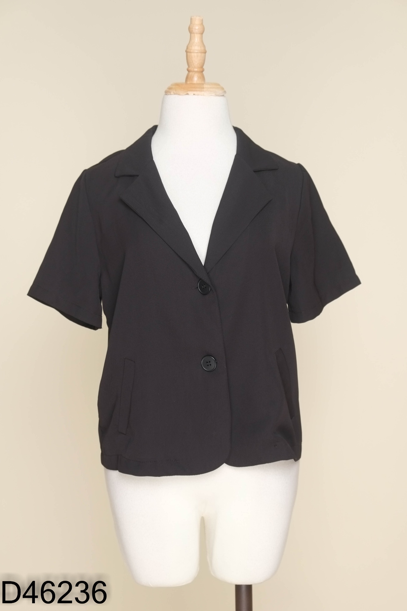 Áo blazers đen cộc tay