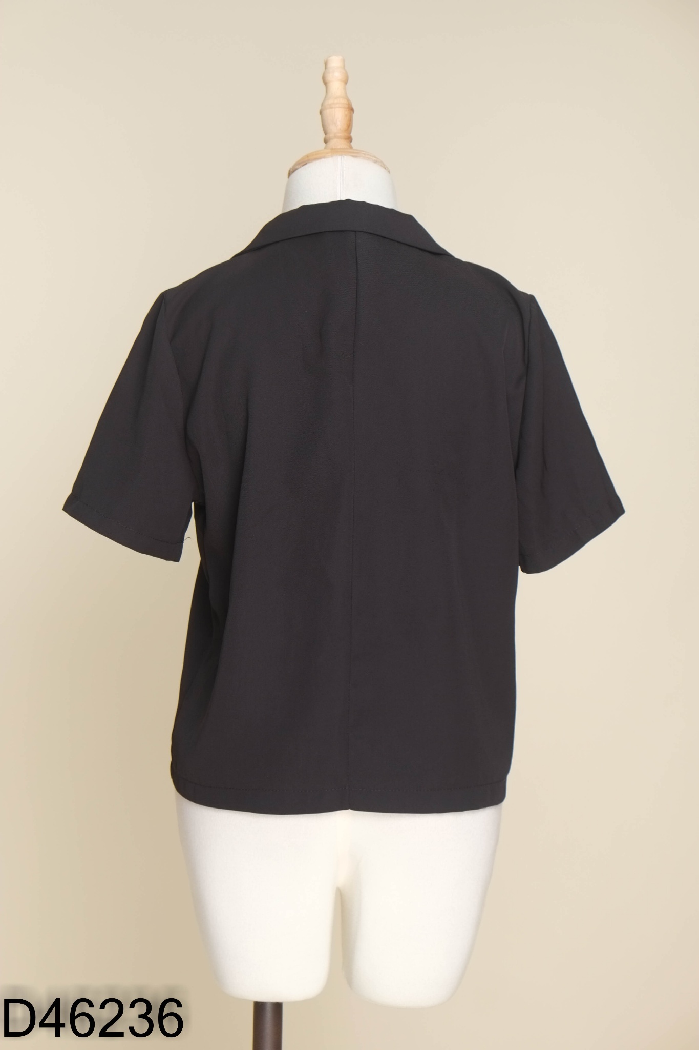 Áo blazers đen cộc tay
