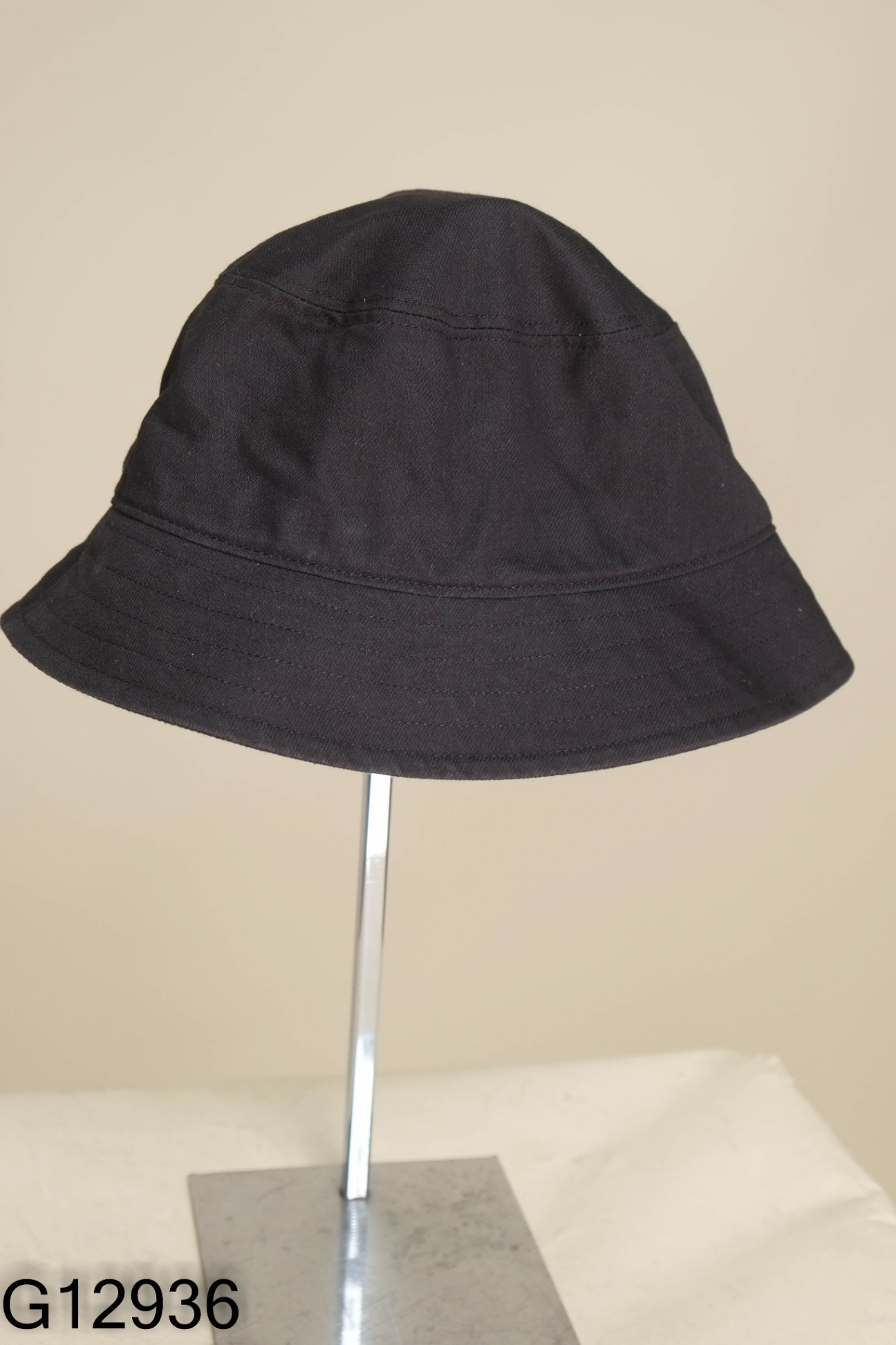 Mũ tai bèo đen trơn