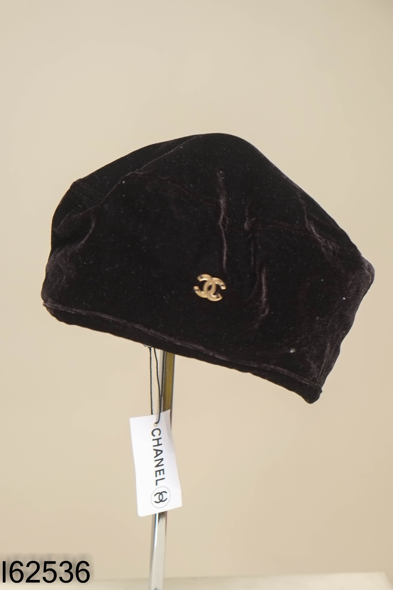 NEWTAG Mũ nồi nhung đen