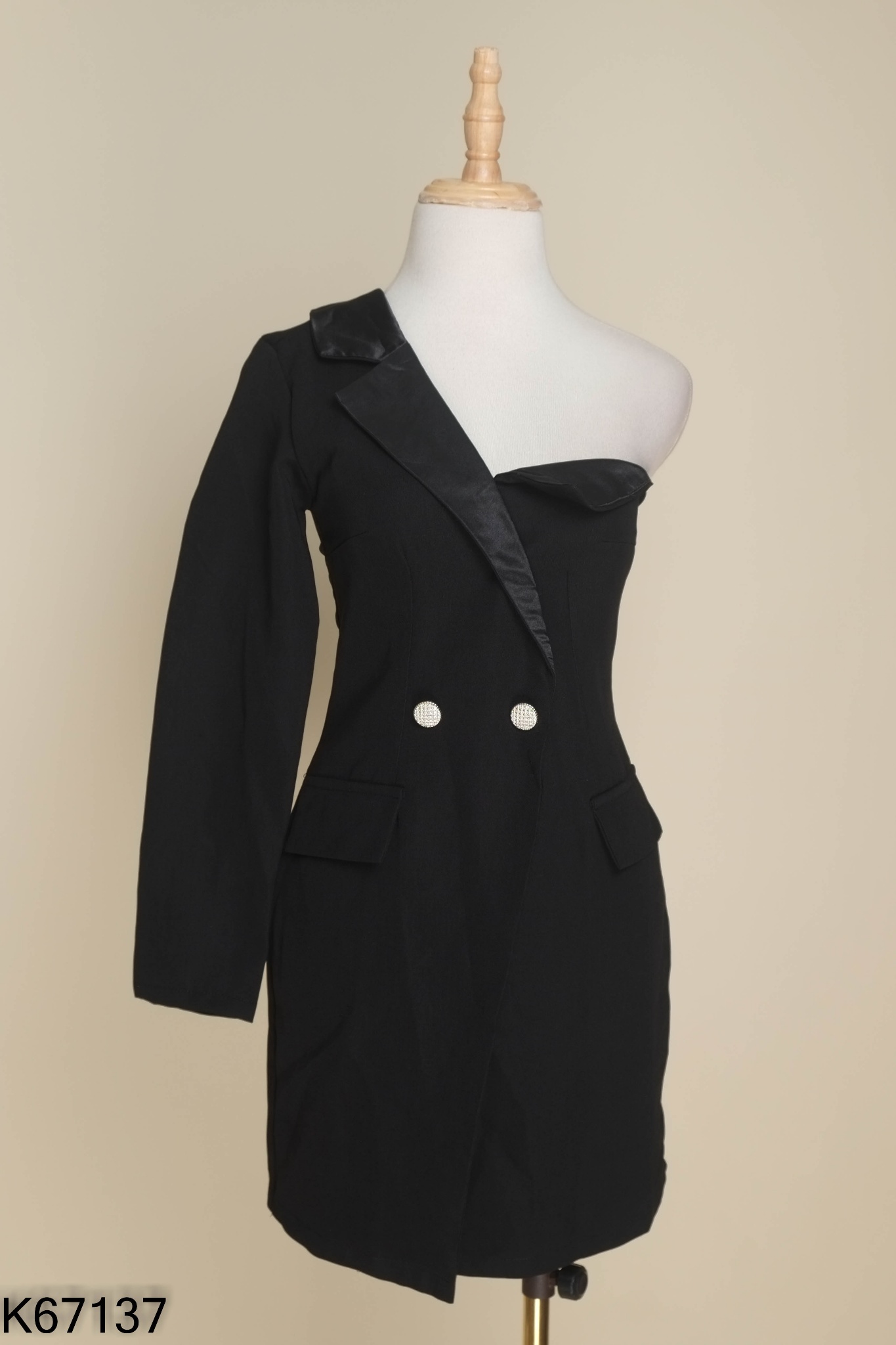 Váy kiểu vest lệch vai