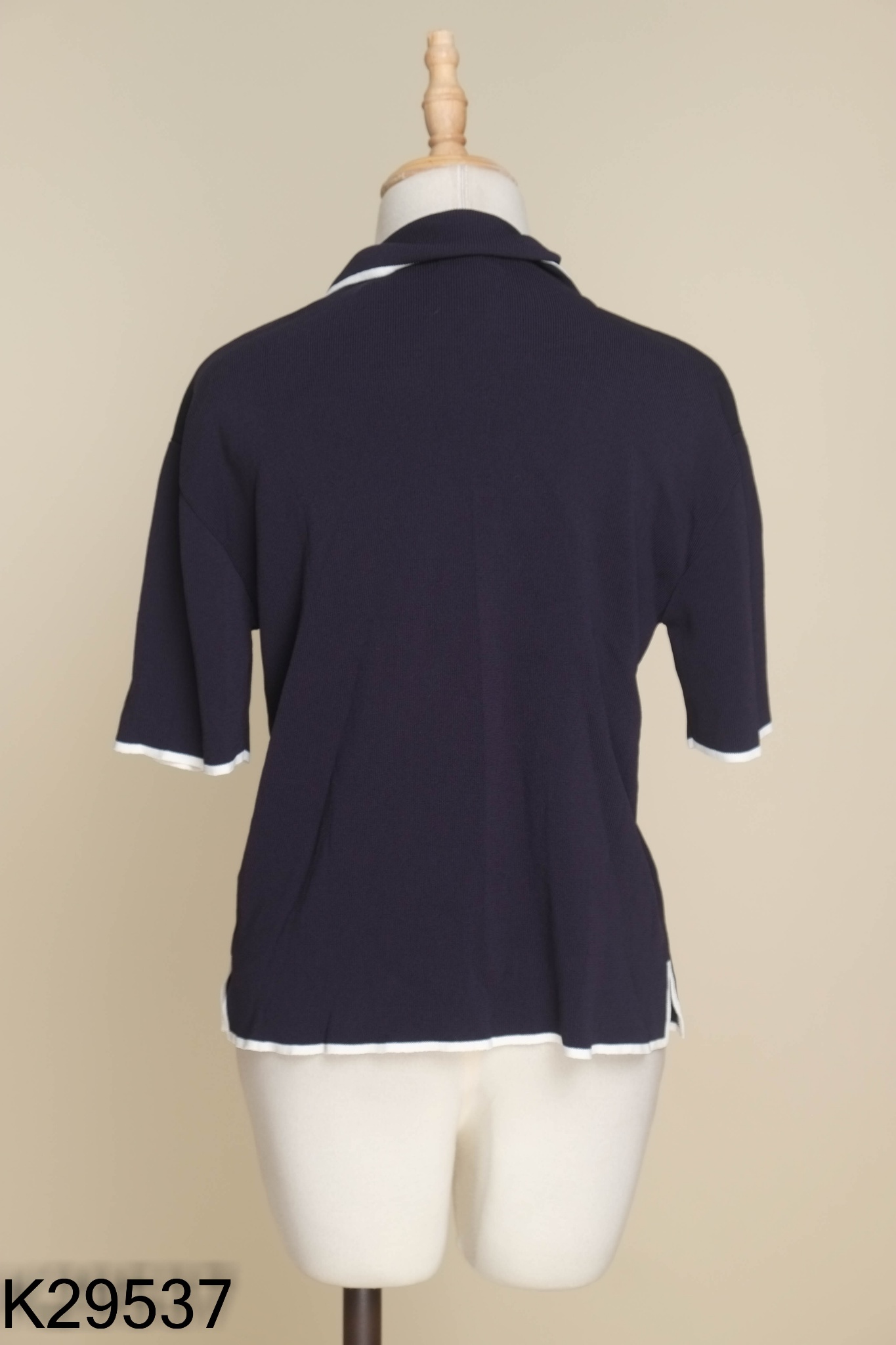 Áo xanh than SPAO viền trắng