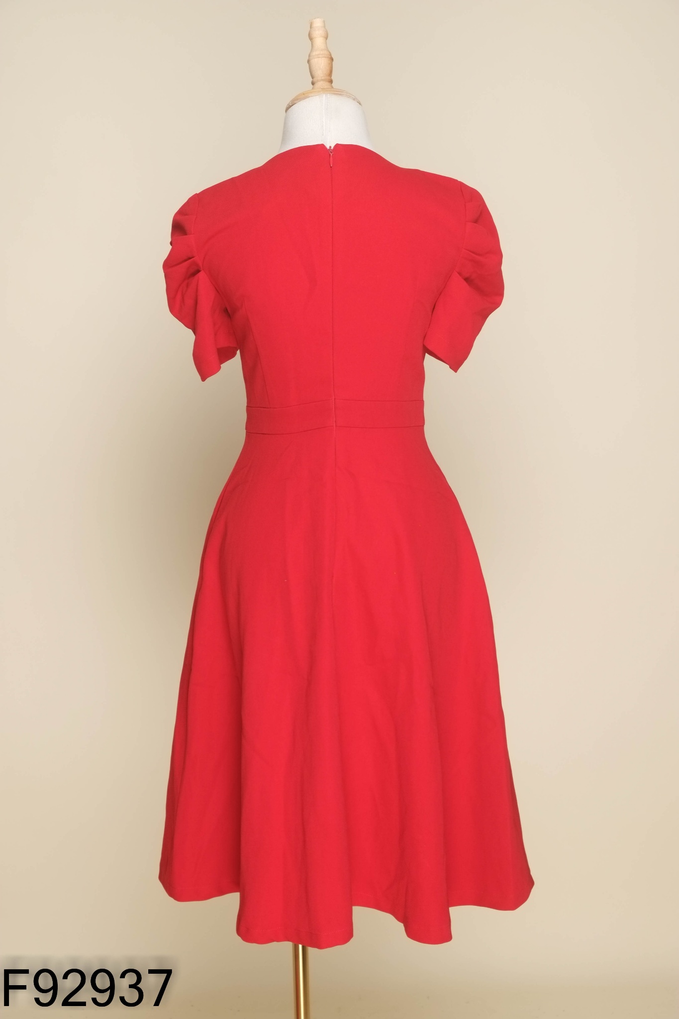 Váy đỏ GUMAC thêu hoa