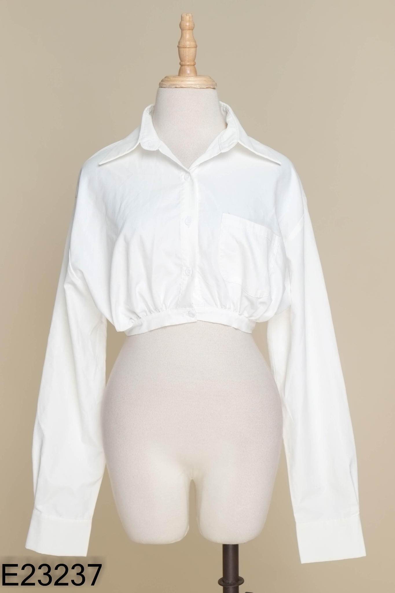Áo croptop sơ mi trắng dài tay
