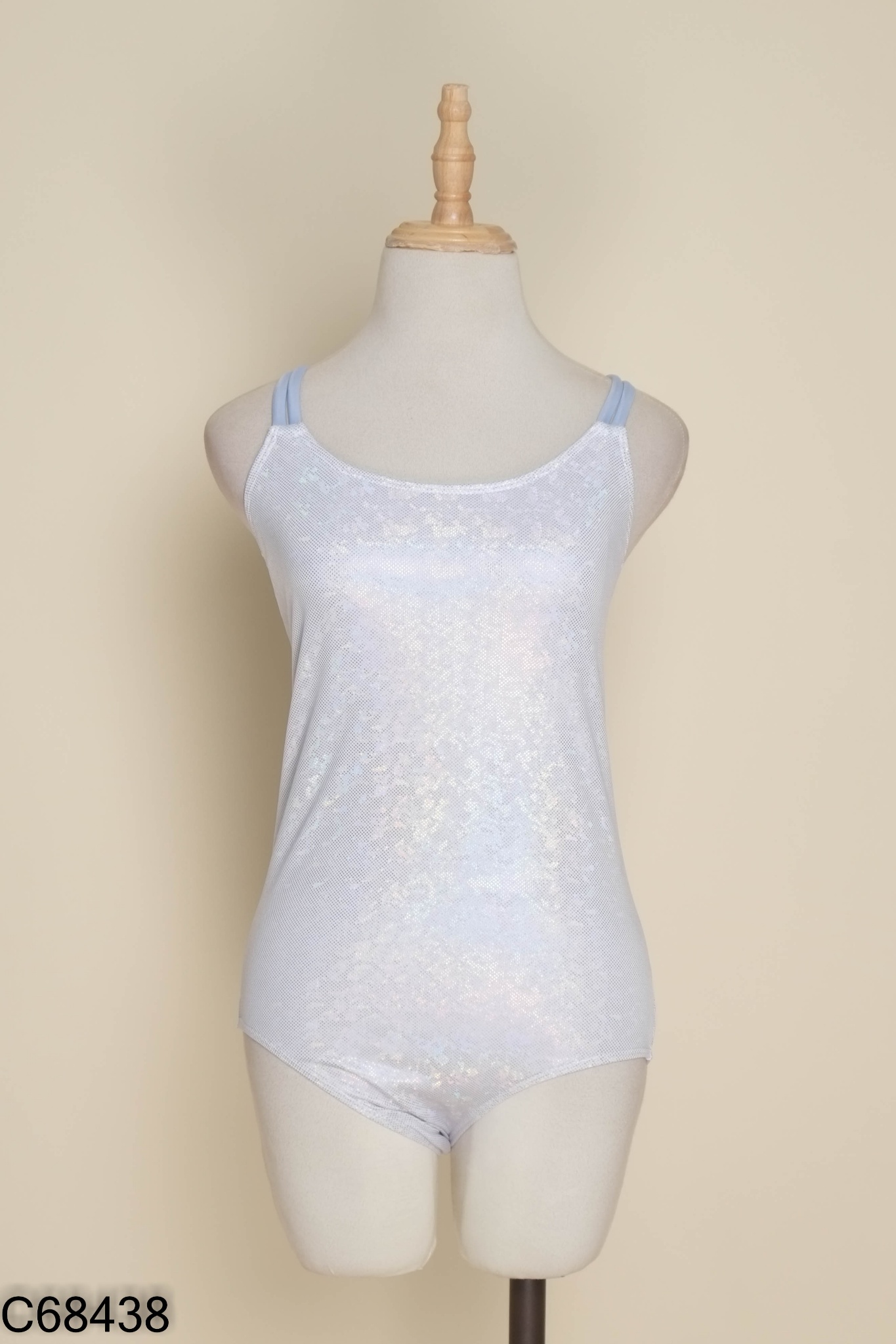 Bikini trắng lấp lánh